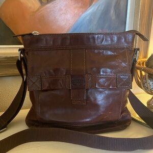 Gorgeous Fossil Purse in a dark brown leather. Great Condition!